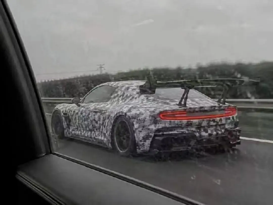 camouflaged-sports-car-driving-rain-6a40c7762c76e631e3da99d2