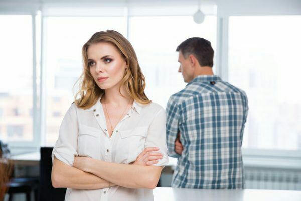این زنان تمایل به خیانت دارند | نشانه‌های خیانت زنان به همسرانشان چیست؟ | کدام زنان تمایل به خیانت دارند و دلایل آن چیست؟ 4