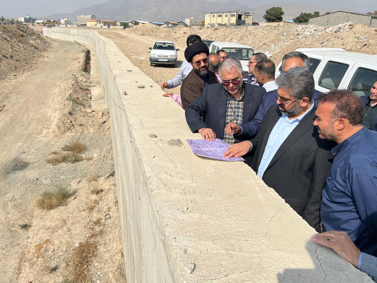 بازدید میدانی مسئولان شهرستان قدس برای ساماندهی رودخانه کرج