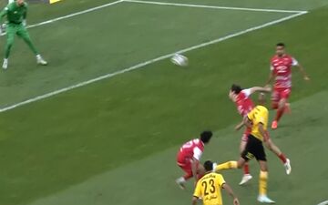 گل به‌خودی گولسیانی؛ گل دوم سپاهان به پرسپولیس + ویدئو