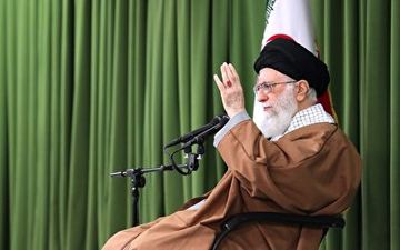 رهبر انقلاب: مدارک معادل دانشگاه برای حوزه اشتباه بزرگی بود + فیلم