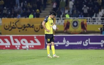 یک تکل، یک اخراج، یک برد سوخته؛ نورافکن شب تلخ سپاهان را کامل کرد