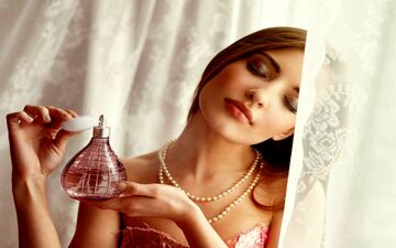 این عطرهای زنانه‌ آقایان را جذب و تحریک می‌کند
