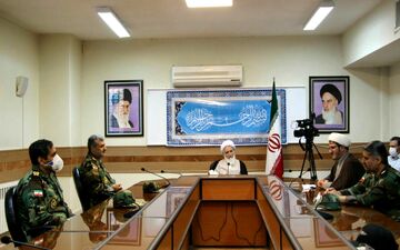 
دیدار فرمانده قرارگاه منطقه ای غرب ارتش و هیات همراه با امام جمعه کرمانشاه