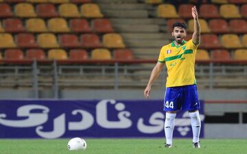 مدافع صنعت نفت: برای بازی با پرسپولیس انگیزه زیادی داریم 