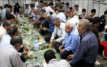 سنت زیبای افطاری دادن در ماه مهمانی خدا + فیلم