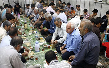 سنت زیبای افطاری دادن در ماه مهمانی خدا + فیلم