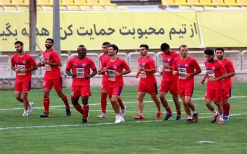  گزارش تمرین پرسپولیس|حسودی بازیکنان به سید جلال و شعار علیه استقلال / طعنه کریم باقری به آدام همتی + عکس