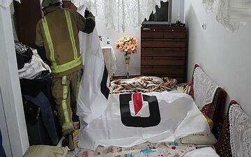 کشف جنازه یک زن و مرد وسط خانه
