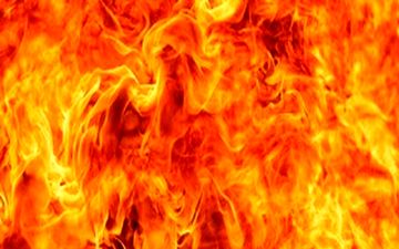 آتش سوزی در استخر ۲ تنی مواد نفتی در گرمسار + جزییات