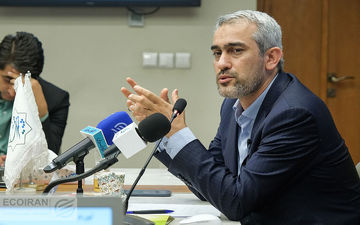 مدنی‌زاده: اینکه وزیر اقتصاد نمی تواند کاری کند، ریشه‌اش در قانون است / می‌خواهند صد بازار ارزی ایجاد کنند!
