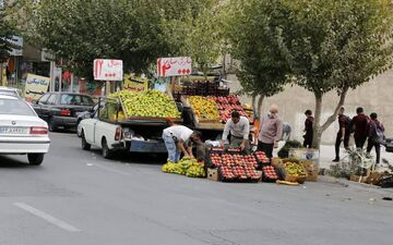 وانت‌های میوه‌فروش زیر ذره‌بین پلیس؛ توقف کنار بزرگراه‌ها ممنوع شد