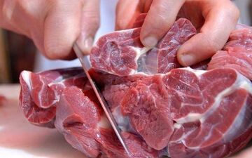 نرخ تازه گوشت قرمز امروز 28 مرداد 1404؛ قیمت روز گوسفندی و گوساله در بازار