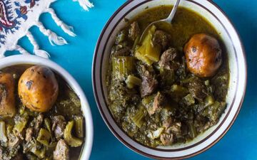 تهیه خورش کرفس؛ مقوی و خوشمزه