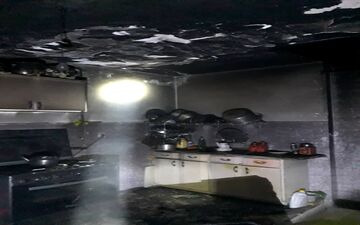 آتش سوزی منزل مسکونی در بلوار یارمحمدخان/ نجات ۲ شهروند کرمانشاهی از میان دود 