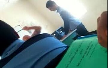 کتک زدن وحشیانه دانش آموز بندرعباسی به دلیل خندیدن + عکس