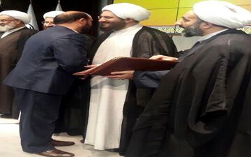 تقدیر امام جمعه موقت تهران از  معاون ستاد برگزاری نماز جمعه بیستون