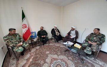 دیدار فرمانده تیپ ۷۱ مکانیزه هجومی با دفتر نمایندگی ولی فقیه در سپاه ناحیه سرپل ذهاب+ تصاویر