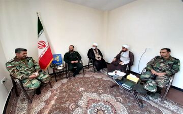 دیدار فرمانده تیپ ۷۱ مکانیزه هجومی با دفتر نمایندگی ولی فقیه در سپاه ناحیه سرپل ذهاب+ تصاویر