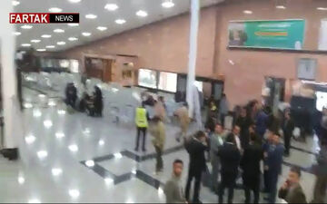 نگرانی خانواده‌های سرنشینان هواپیمای سقوط کرده + فیلم