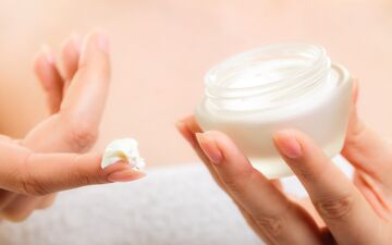 علائم فاسد شدن کرم‌های آرایشی و مراقبتی چیست؟