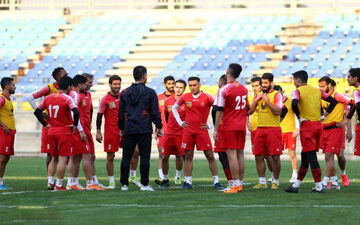 رونمایی از جام قهرمانی پرسپولیس در لیگ نوزدهم