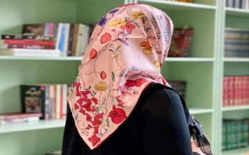 همه چیز درباره مراقبت از روسری ابریشمی؛ نگذارید زیبایی آن از بین برود!
