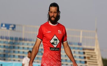 مهاجم سرخپوش چند هفته دور از میادین