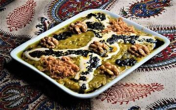 ۱۰ انتخاب طلایی برای سحری و افطاری: غذاهای نونی مقوی و خوشمزه