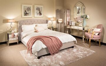 تخت خواب دو نفره و سرویس خواب