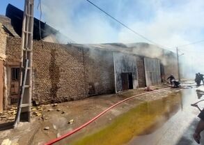 آتش‌سوزی یک‌ساعته در یزد؛ خودروهای پارک‌شده هم در امان نماندند