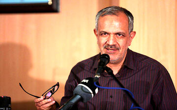 واکنش احمد مسجد جامعی به سرقت سردیس قیصر امین پور