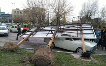  تندباد در برخی از مناطق استان اردبیل خساراتی برجای گذاشت