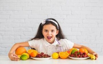 چند روش برای علاقه مند کردن کودکان به میوه
