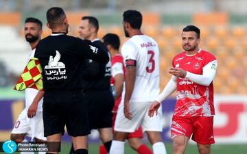 بارش کارت‌ها در 2 بازی سرخابی‌ها؛ 17 کارت رنگی در دو دیدار حساس لیگ برتر