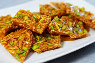 طرز تهیه  سوهان عسلی ترد و خوشمزه !