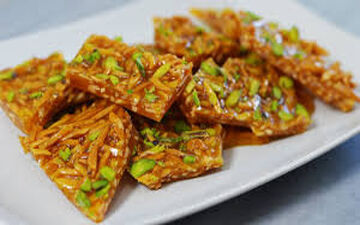 طرز تهیه  سوهان عسلی ترد و خوشمزه !