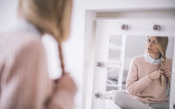 ۷ عادت شبانه که موهایتان را نابود میکند
