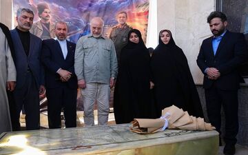 قالیباف به مقام سردار ملی رئیسعلی دلواری ادای احترام کرد