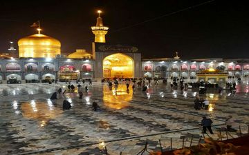 امشب؛ باران پاییزی در حرم مطهر امام رضا(ع) + عکس