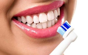بعد از خوردن این غذاها مسواک نزنید! | دندانپزشکان هشدار دادند