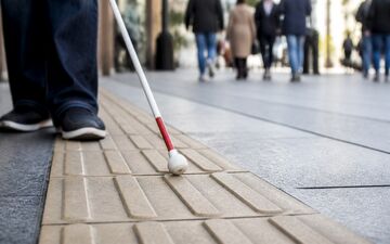 روز عصای سفید؛ مناسبت حمایت از حقوق نابینایان در ایران
