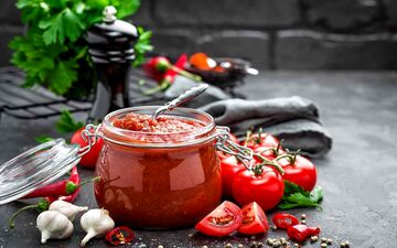 با قیمت‌های عجیب و غریب بازار گوجه فرنگی در آذر ماه؛ قیمت یک کیلو رب گوجه فرنگی چند؟