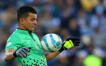 حامد لک، به عضویت تیم فوتبال پرسپولیس درآمد