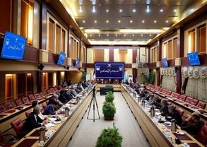 پزشکیان: دانشجو از کلاس بیرون بیاید و وارد میدان عمل شود/ مشکلات کشور از حاشیه حل نمی‌شود