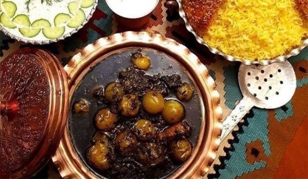 کسانیکه از غذاهای محلی شمالی خوششون میاد حتما خورشت سیر و شوید گیلانی رو امتحان کنید!