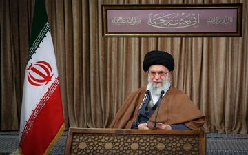 ارتباط تصویری رهبر  با صحن مجلس شورای اسلامی