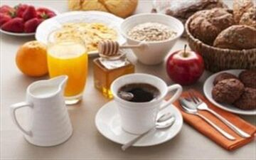 
صبحانه با طعم چسب آهن / درست کردن صبحانه با چشمان خواب آلود مرد جوان را به کلانتری کشاند