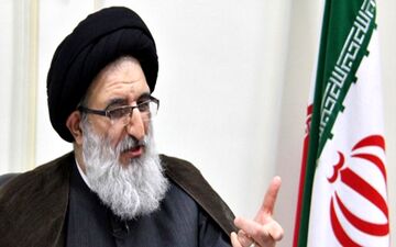 هدف اصلی دشمن تغییر باورهای مردم است