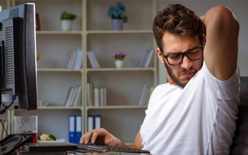 اگه نمیخوای بوی عرق بگیری حتما بخون! | روش های خانگی از بین بردن بوی بد بدن
